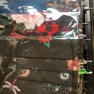 Johnny Was face masks 5 in a pack 92% silk 8% spandex lining is‎ cotton